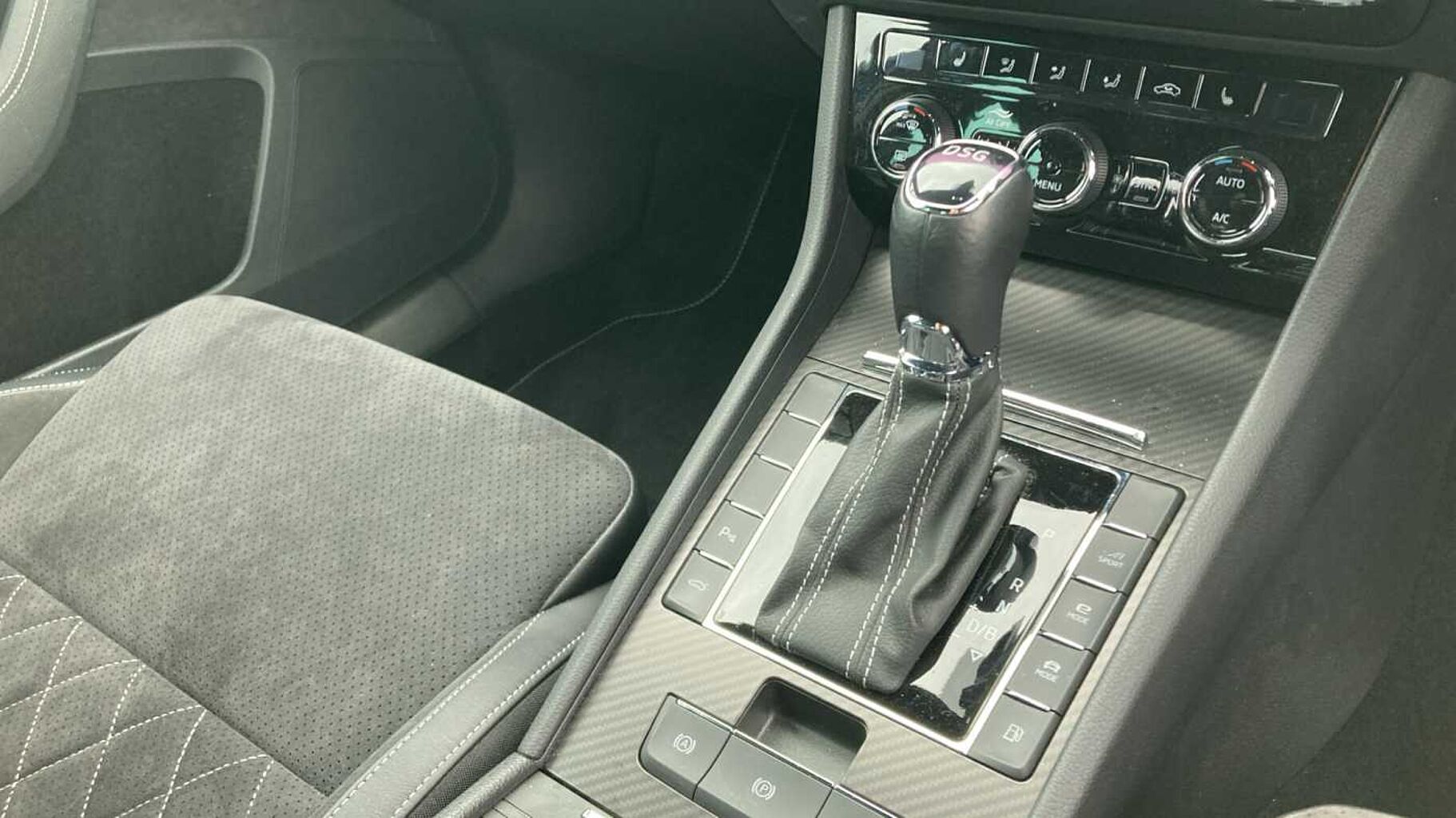 SKODA Superb 1.4 TSI SportLine Plus iV DSG Hatchback