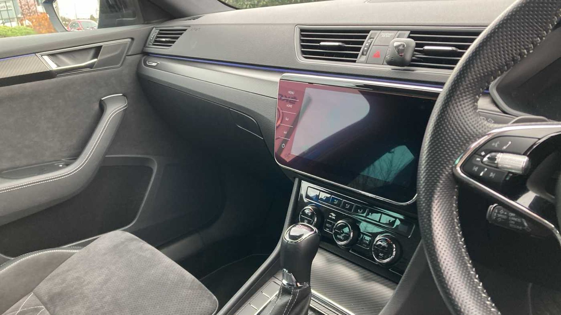 SKODA Superb 1.4 TSI SportLine Plus iV DSG Hatchback